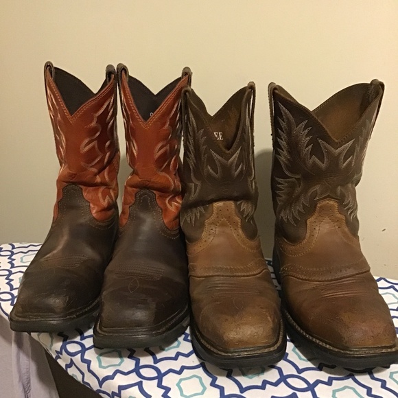 🔥SALE! ARIAT, see pics,clean, great conD., normal wear, both are 9 1/2 EE🔥🔥 - Picture 1 of 6